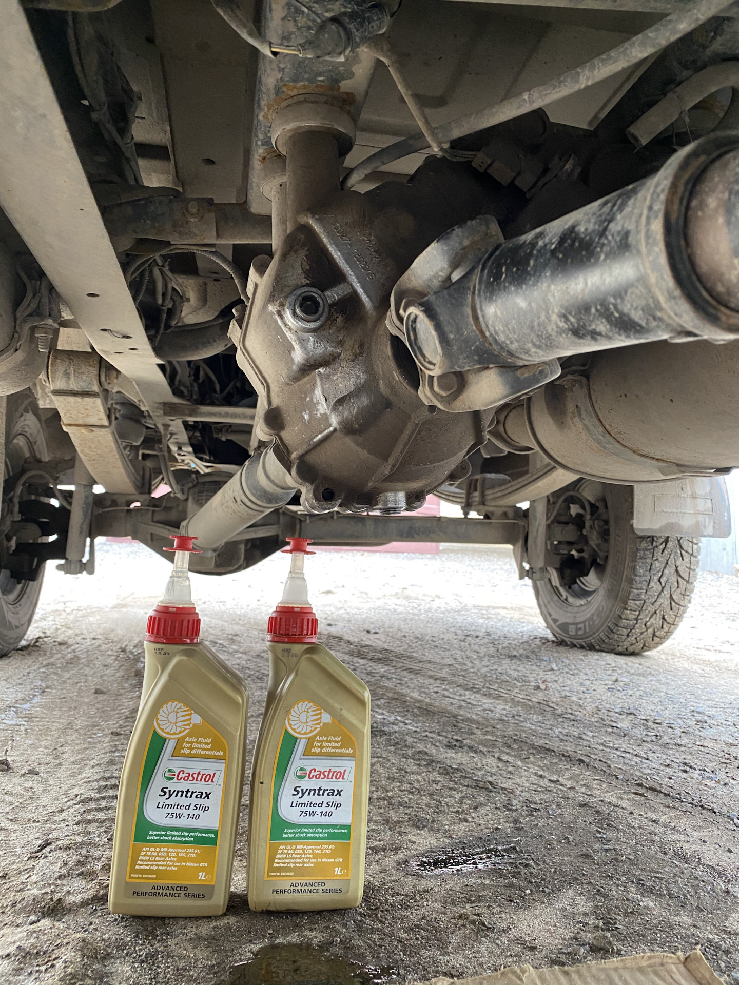 Проставки на соболь 4х4 сдвигающие задний мост. Масло в мост соболь 4х4. Масло в раздатку 3302. Масло в мост соболь 4х4. Замена масла в двигателе соболь 4х4 20 года.