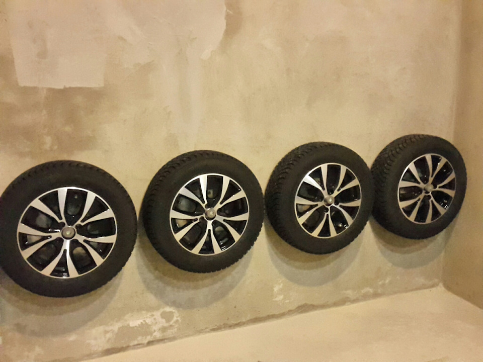 Система для хранения колес — Hyundai Solaris, 1,4 л, 2016 года ...