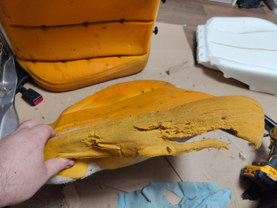 Поролону сбоку совсем всё — Toyota Chaser (100)