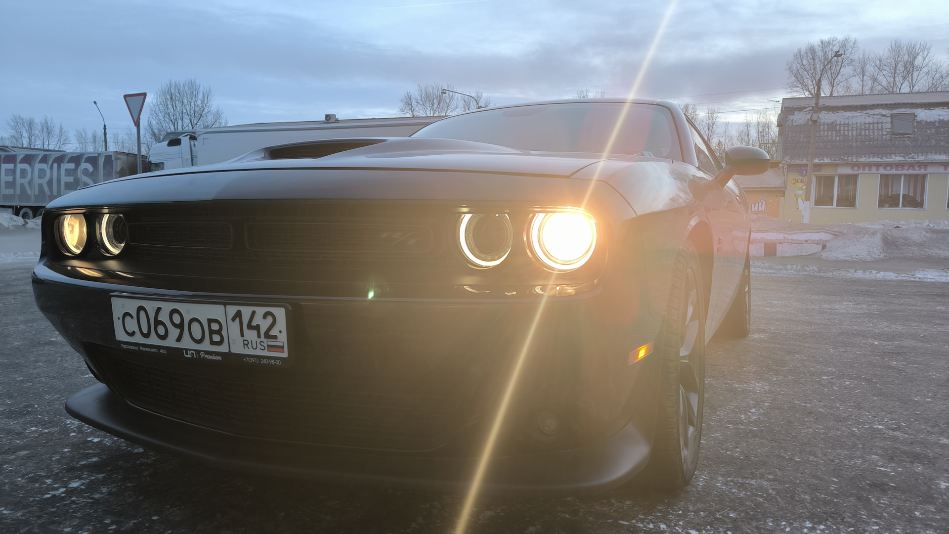 Dodge Challenger 5.7 бензиновый 2019 | 