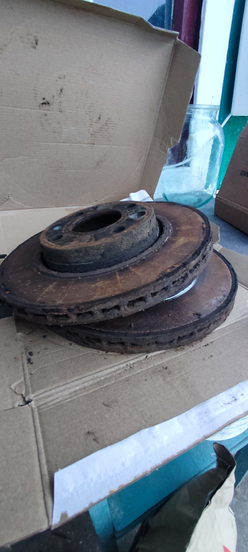 Замена передних тормозных дисков и колодок Лада Веста св — Lada Vesta ...