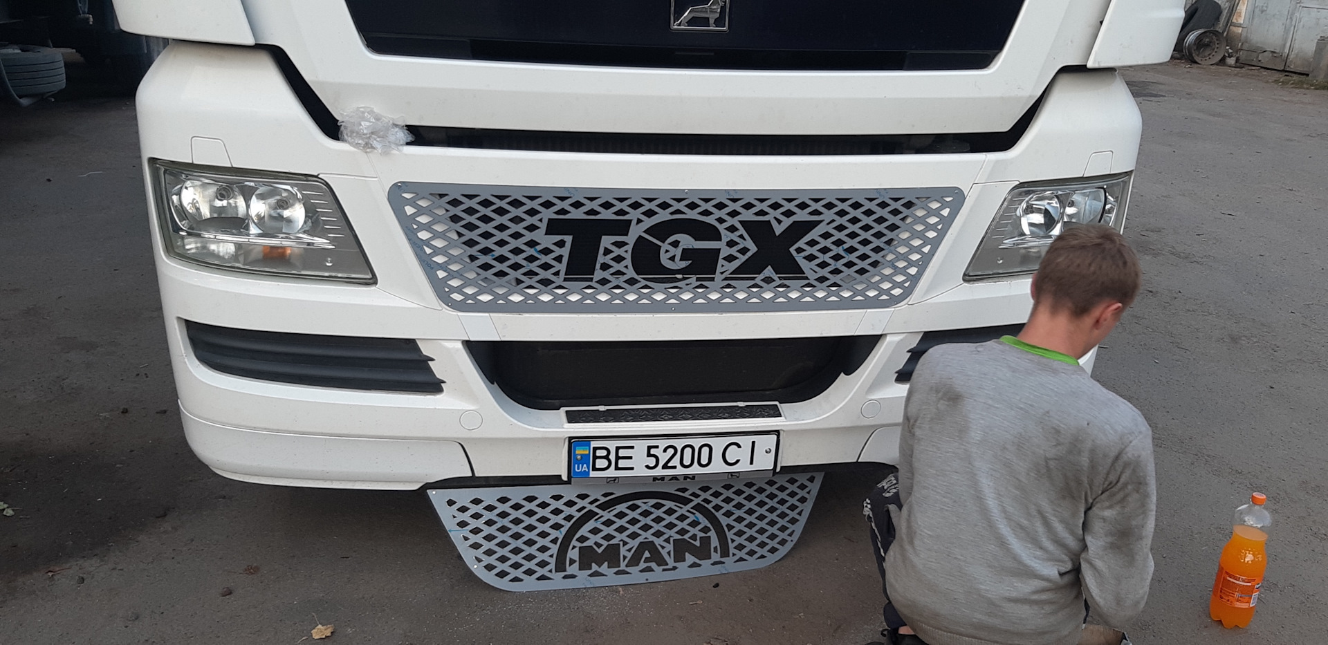 Как снять радиатор ман тгх Преображаемся понемногу - MAN TGX Англичанин, 0,5 л, 2011 года наблюдение DRIVE2