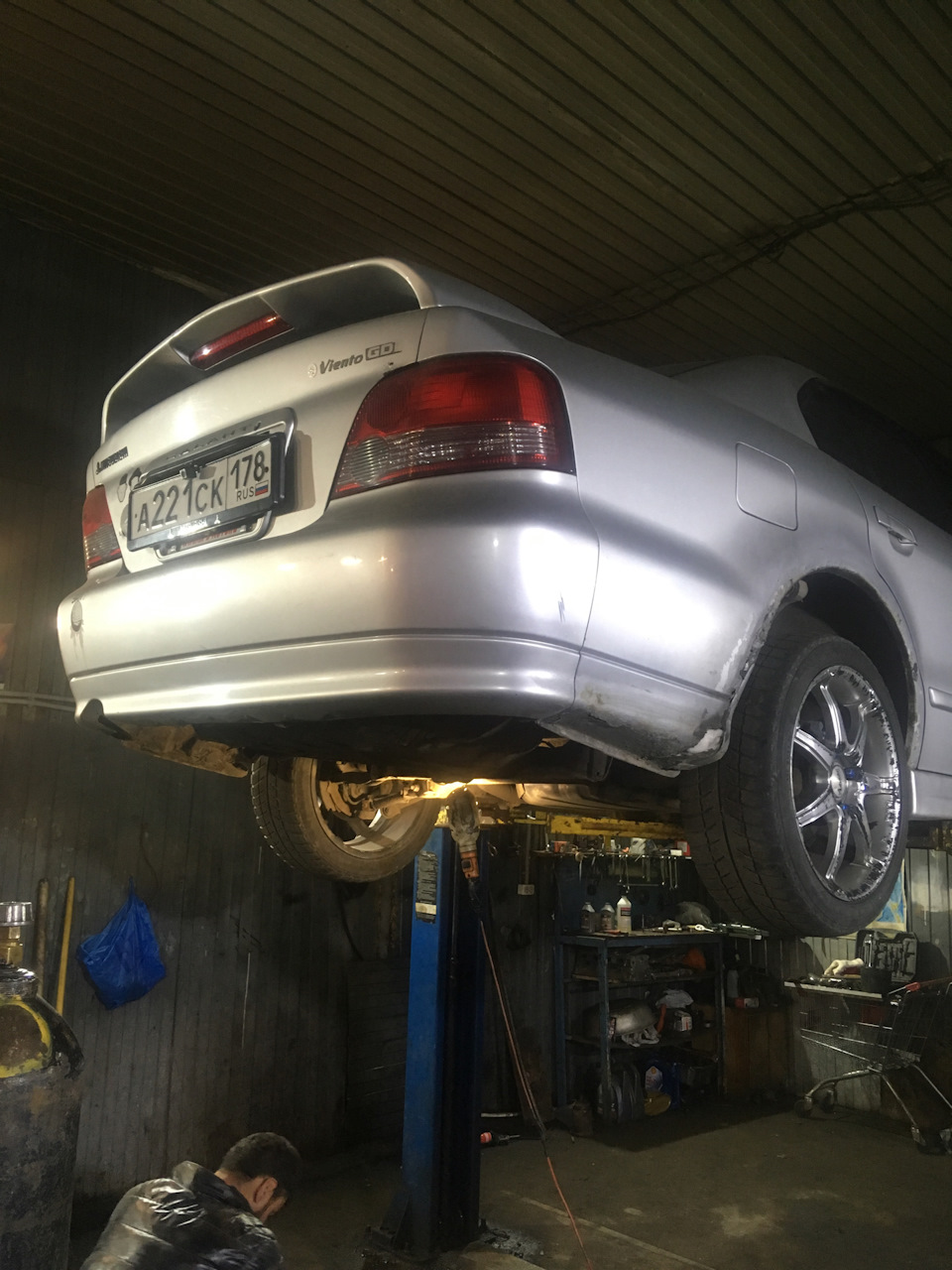 Сварка глушителя — Mitsubishi Galant (8G), 2 л, 2002 года | визит на ...