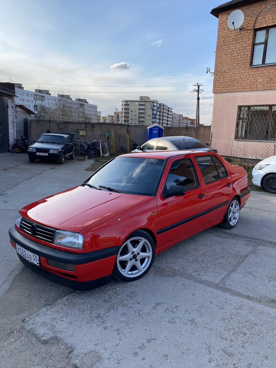 Volkswagen Vento красный