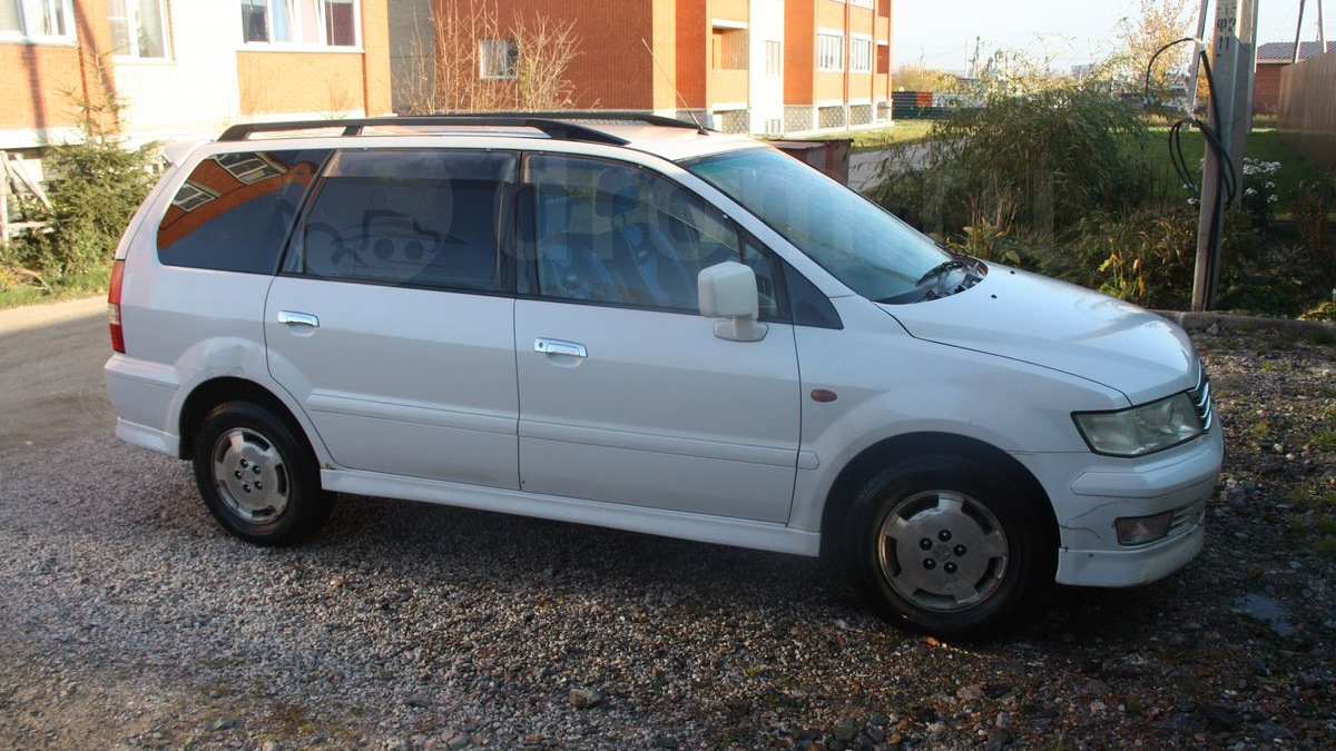 Грандис шариот 2.4. Митсубиси Шариот Грандис 2000г. Mitsubishi Grandis 2000.