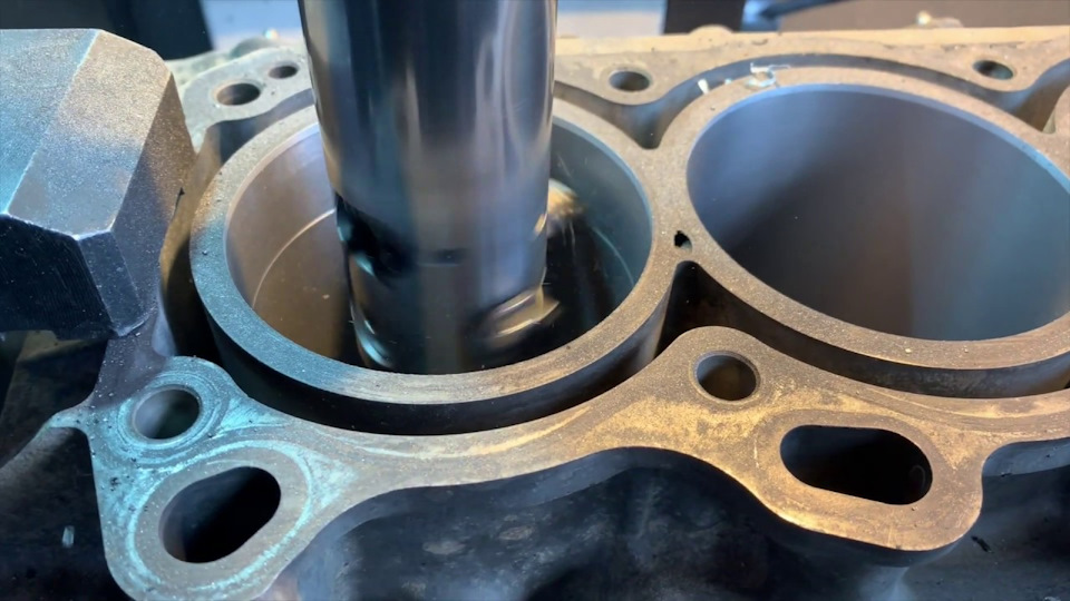 Sqr481fc гильзовка. Гильзовка двигателя перкинс. Ремонт гильз двигателей. Станок для проточки посадочных мест под гильзу д-240. Ремонт гильз двигателей.