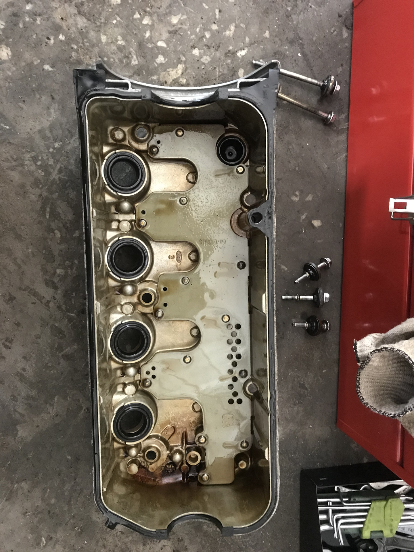 Как не надо менять сальники свечных колодцев. — Honda Stream (RN), 1,7 ...