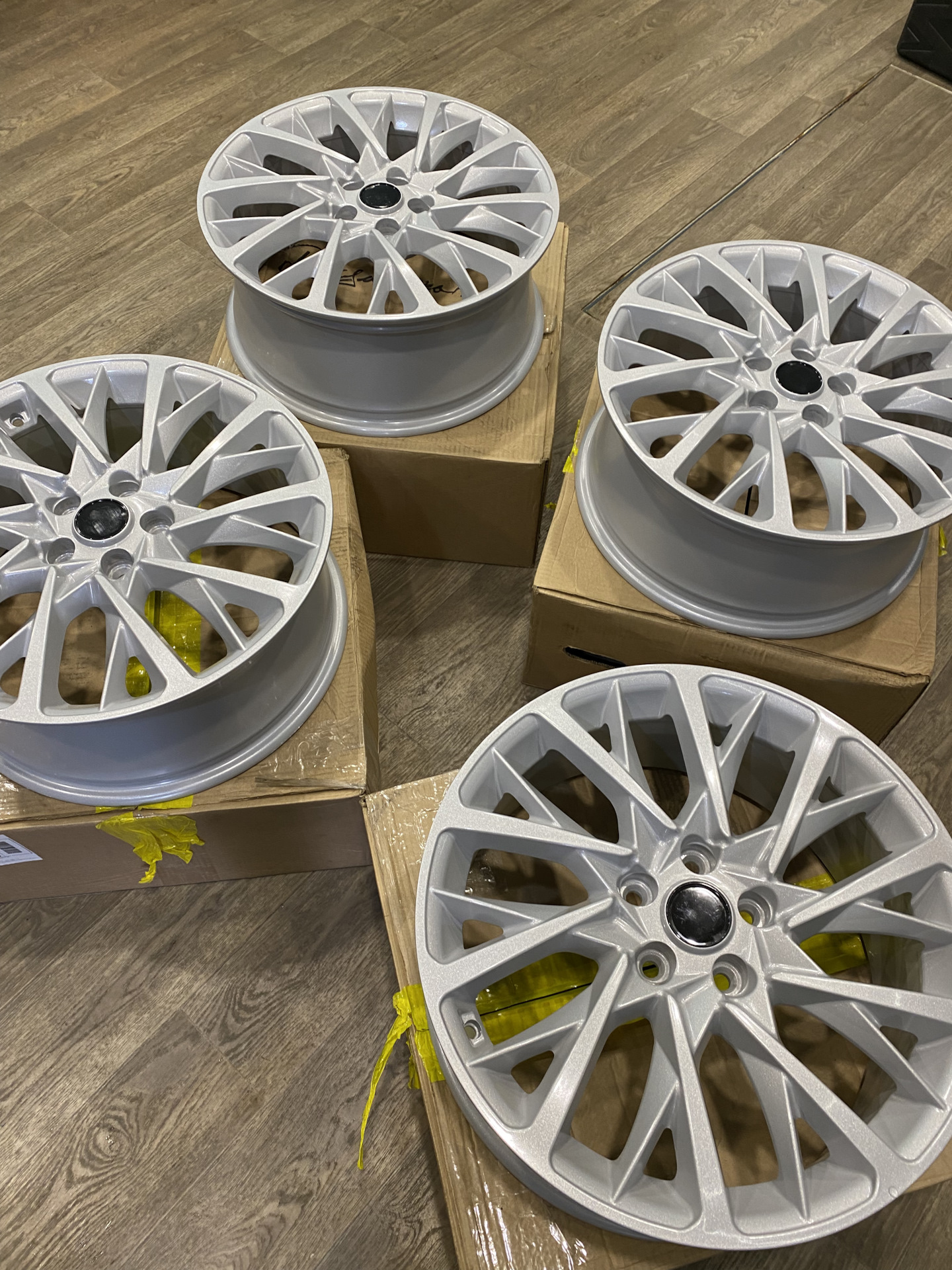 Литой диск khomen. Диски Khomen Wheels. Диски Khomen r16. Khomen Wheels r17. Диски Khomen Wheel для Camry 70.