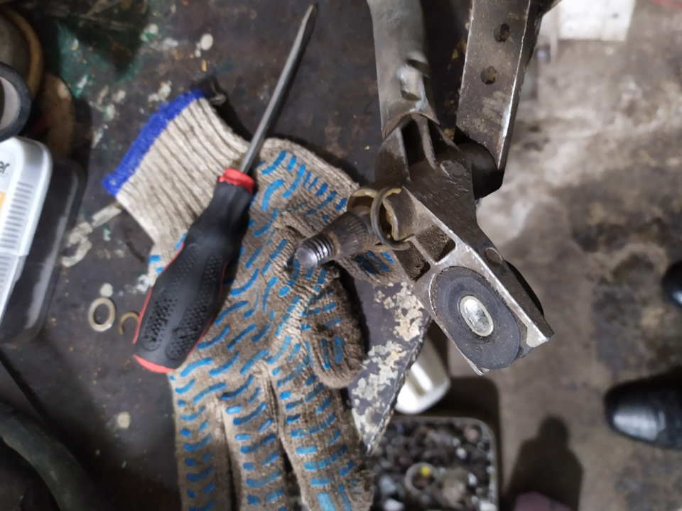 Смазка трапеции дворников — Audi A4 (B5), 1,8 л, 1999 года | своими ...