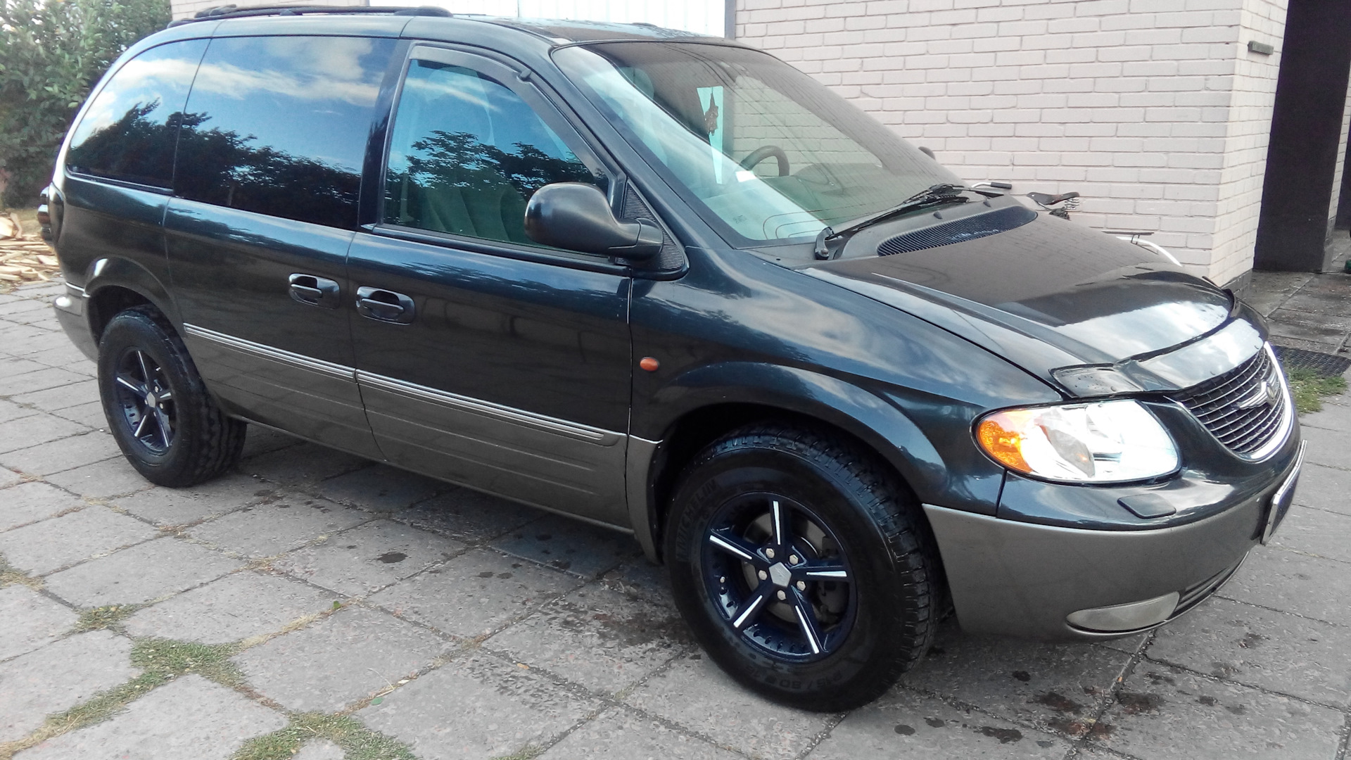 Chrysler Voyager (4G) 2.5 дизельный 2001 | 2.5 CRD Executive на DRIVE2