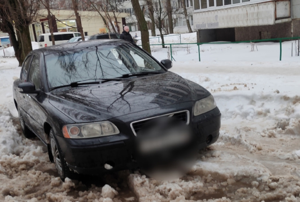 Новый бампер с туманками за десятку — Volvo S60 (1G), 2,4 л, 2007 года ...