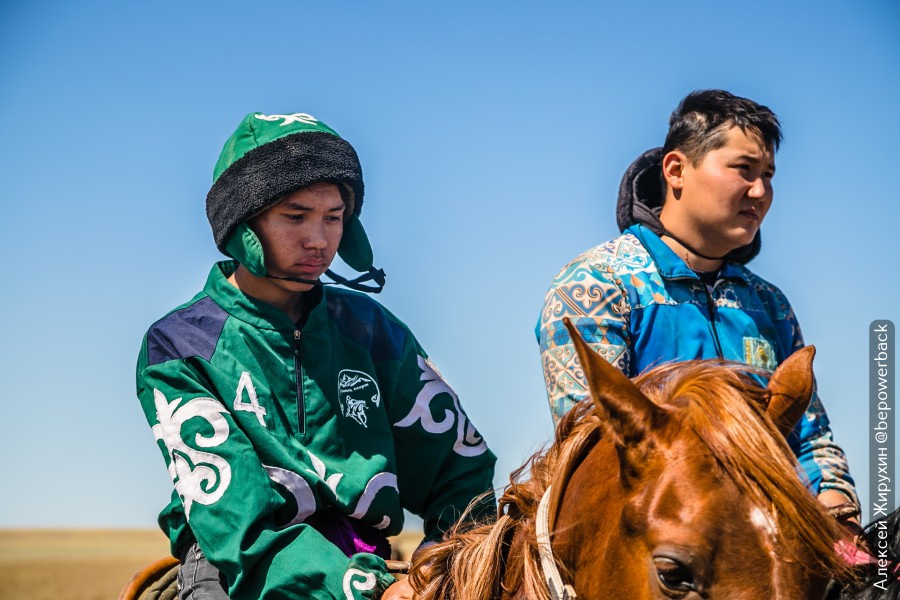 Национальные игры казахов. Сборная казахстана на олимпиаде в пекине 2022. Казахские национальные игры. Казахские игрушки. Олимпийские спортсмены казахстана.