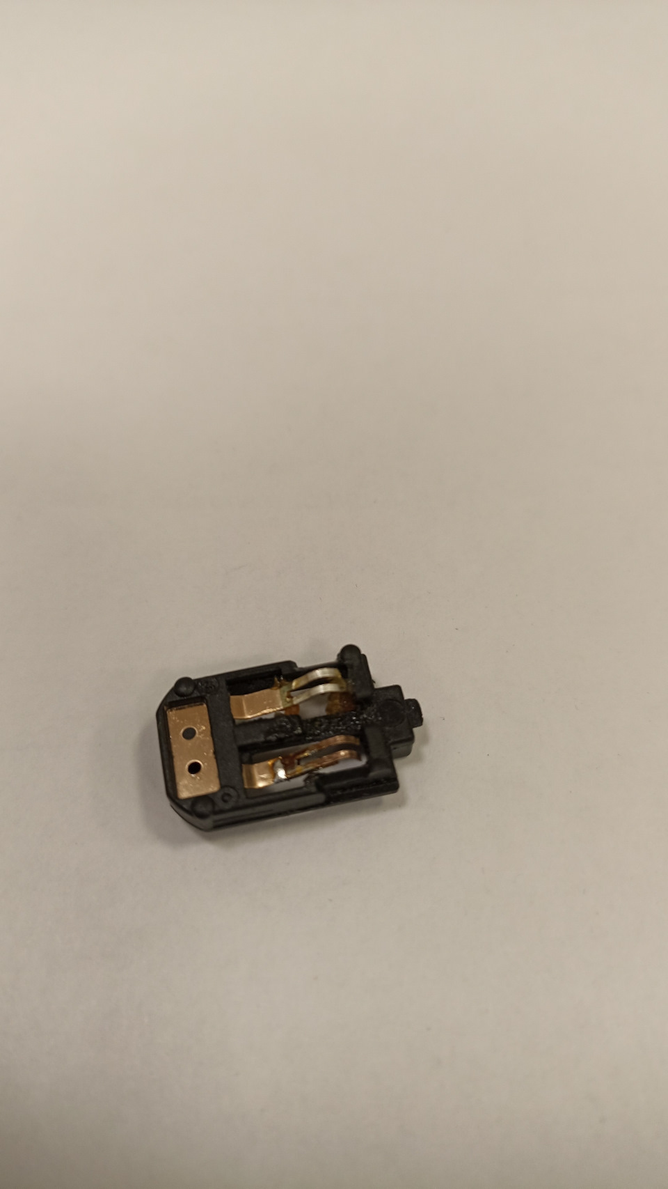 Поломки выключателя. Неисправности акб автомобиля таблица. Поломки выключателя. Основные неисправности автоматических выключателей. Поломки выключателя.