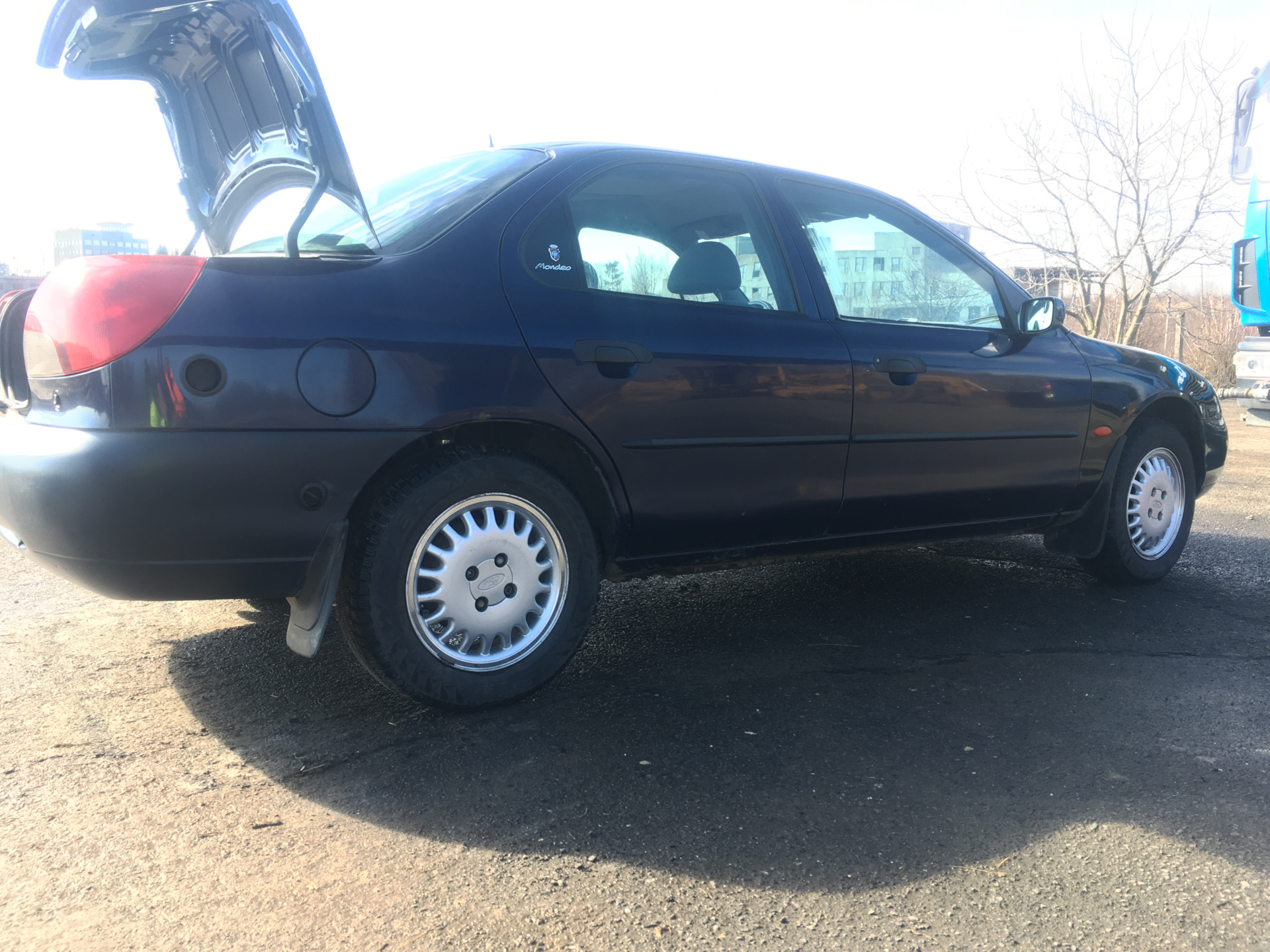 Кнопка відкривання багажника з салону мондео 2 (mondeo 2, mk2, mondeo ...