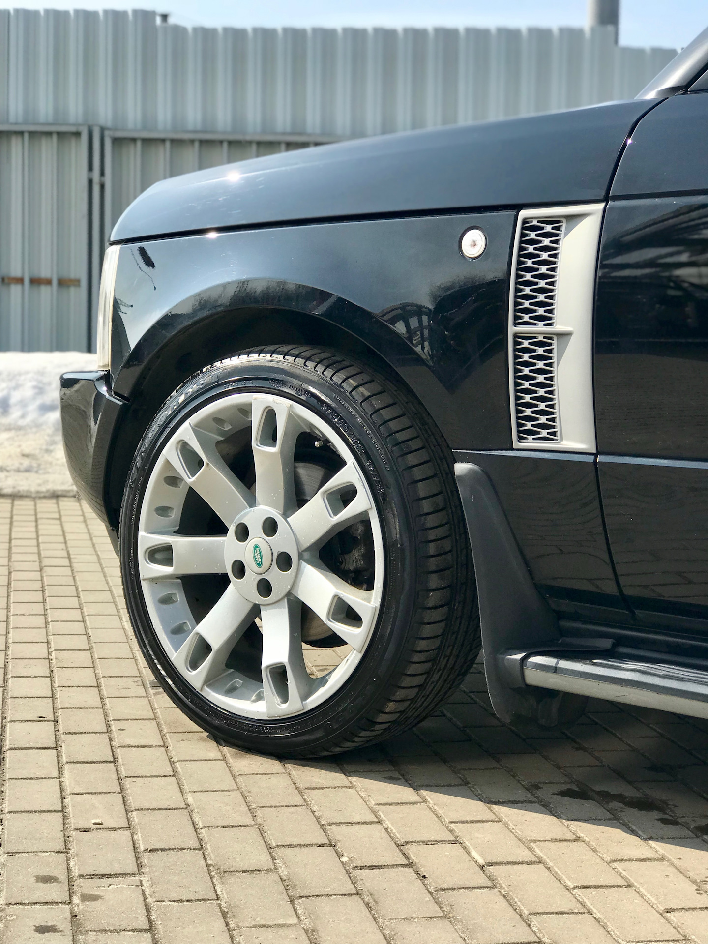 Darifit22. Диски Overfinch r22 для range Rover. Range Rover r23. Overfinch range Rover r22. Диски на range Rover Sport r22 Overfinch.
