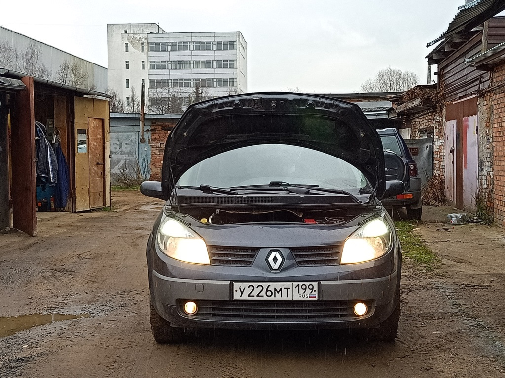 Ближние ходовые огни. Рено Сценик 1 ходовые огни. ДХО В поворотники Логан. Renault ДХО поворотники. ДХО на Рено Сценик 1 дти.