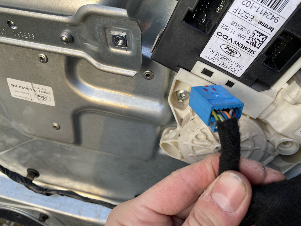 Электроскладывание зеркал — Ford Focus II Hatchback, 1,6 л, 2009 года ...