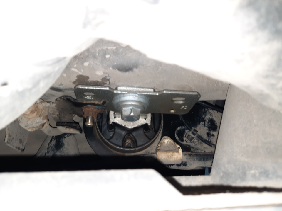 Замена рычагов передней и задней подвески Ford mondeo 4 2.0l MT 2012