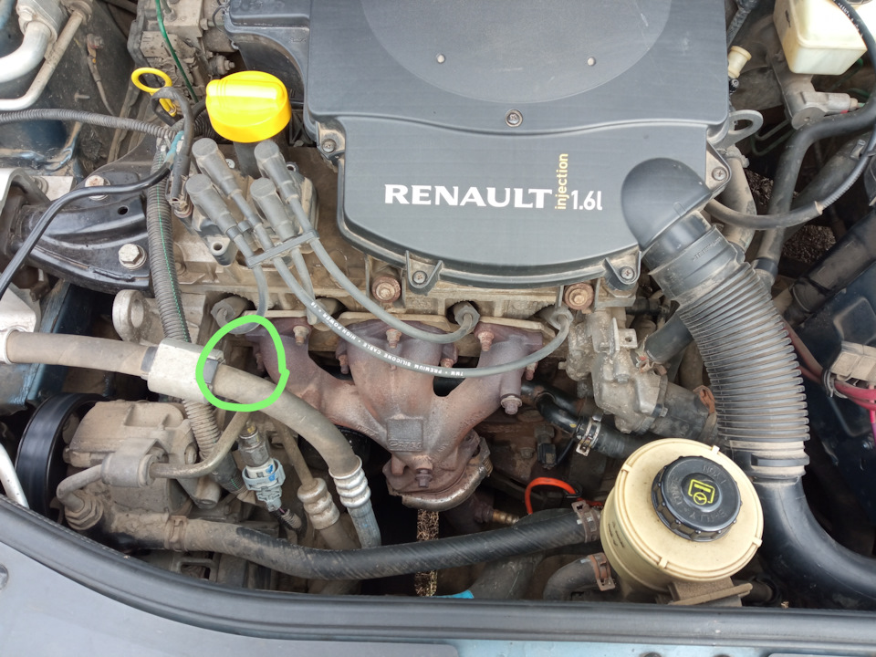 Течь антифриза у масляного фильтра — Renault Logan (1G), 1,6 л, 2010 ...