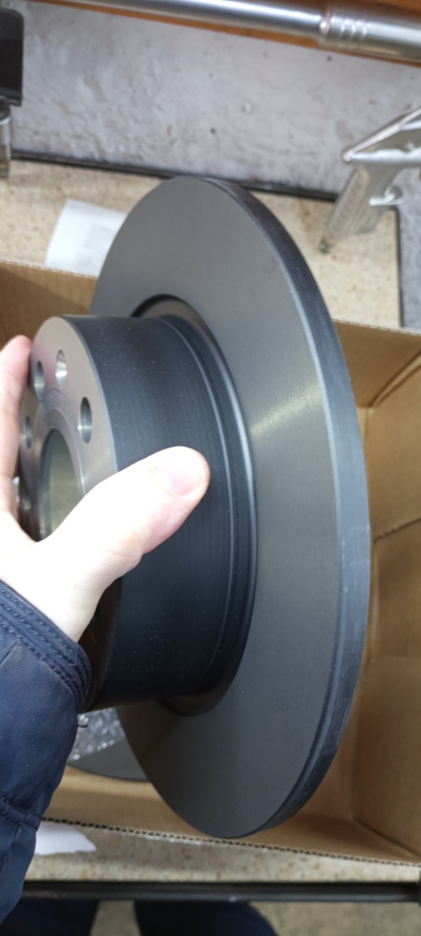 53. Задние тормозные диски и колодки — Skoda Octavia A5 Mk2, 1,6 л ...