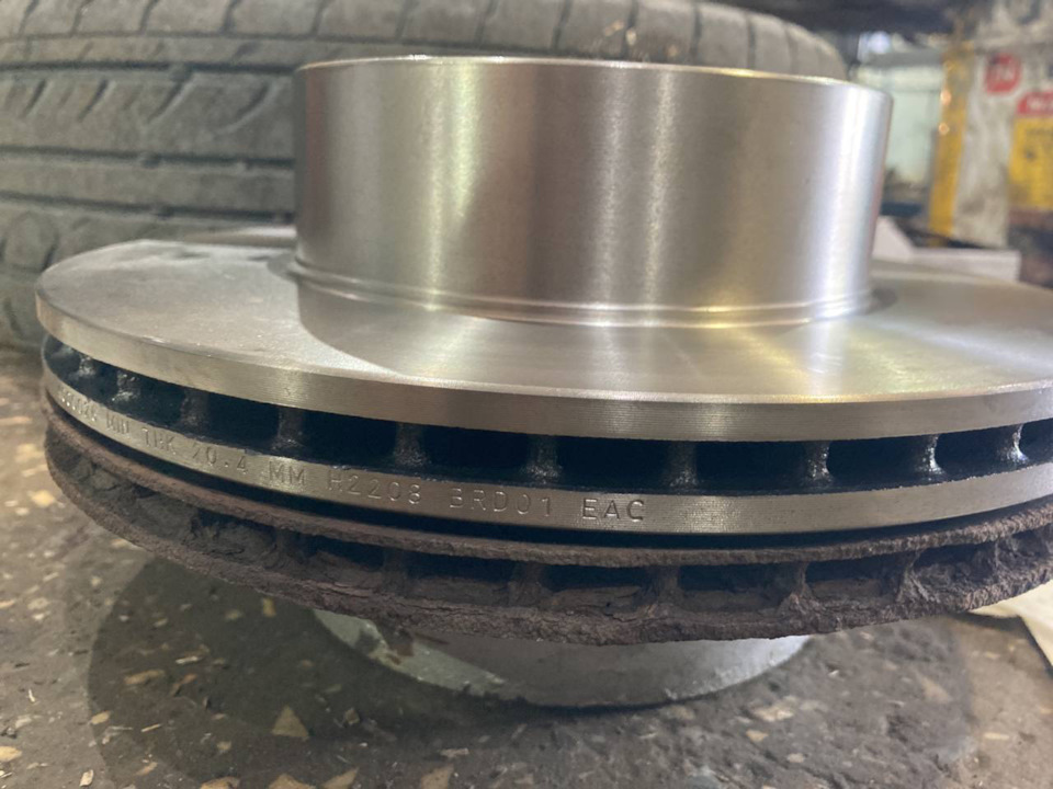 Замена передних тормозных дисков и колодок + удаление катализатора и ...