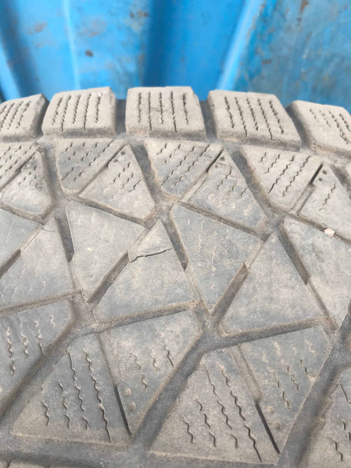 235 55 r19 105t xl. Bridgestone Blizzak DM z2. Шина Bridgestone Blizzak DM-v2 235/55 r19 105t. Bridgestone Blizzak DM-v2. Blizzak 235/55/19 DM v2.