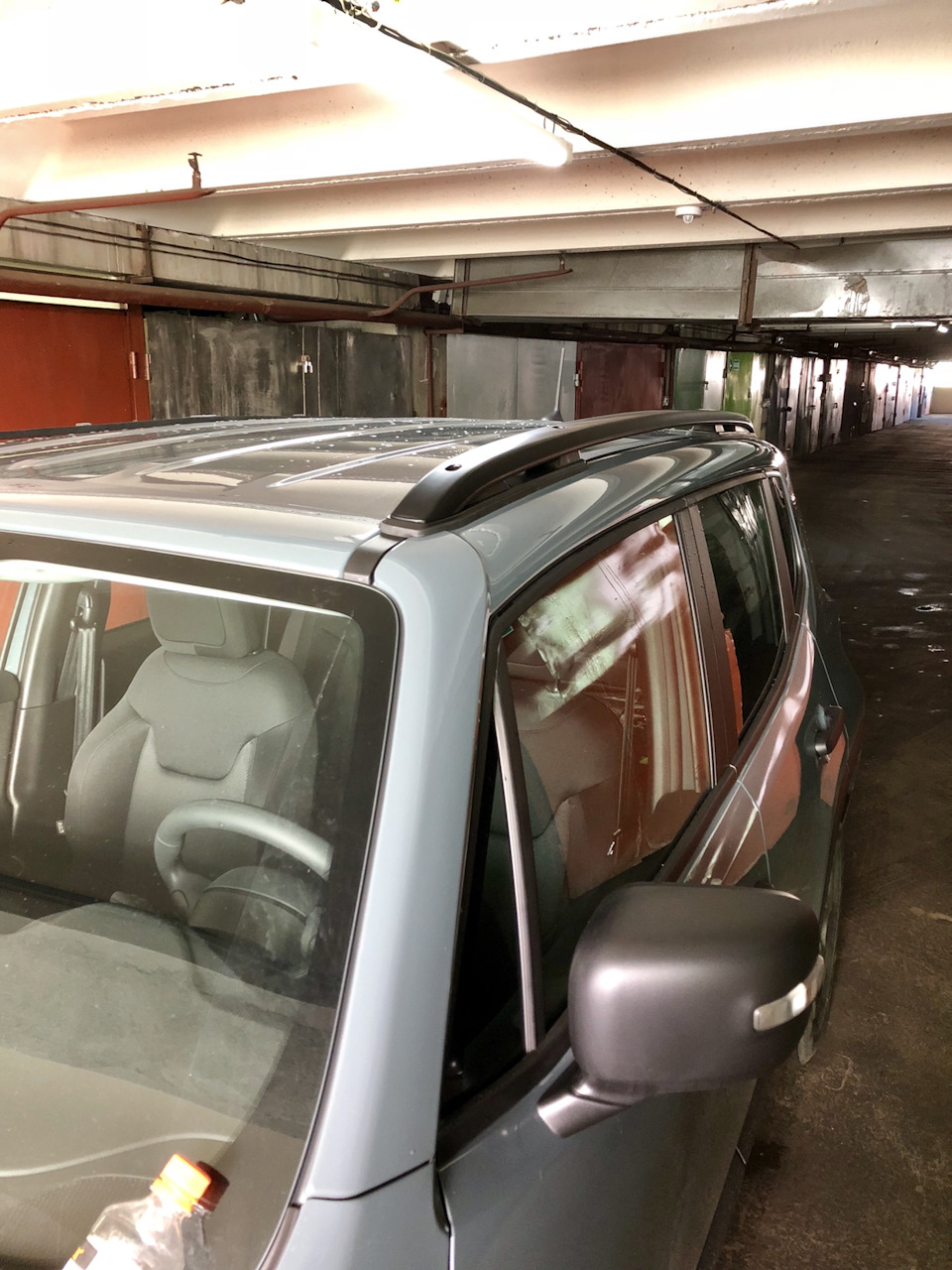 Установил с одной стороны — Jeep Renegade