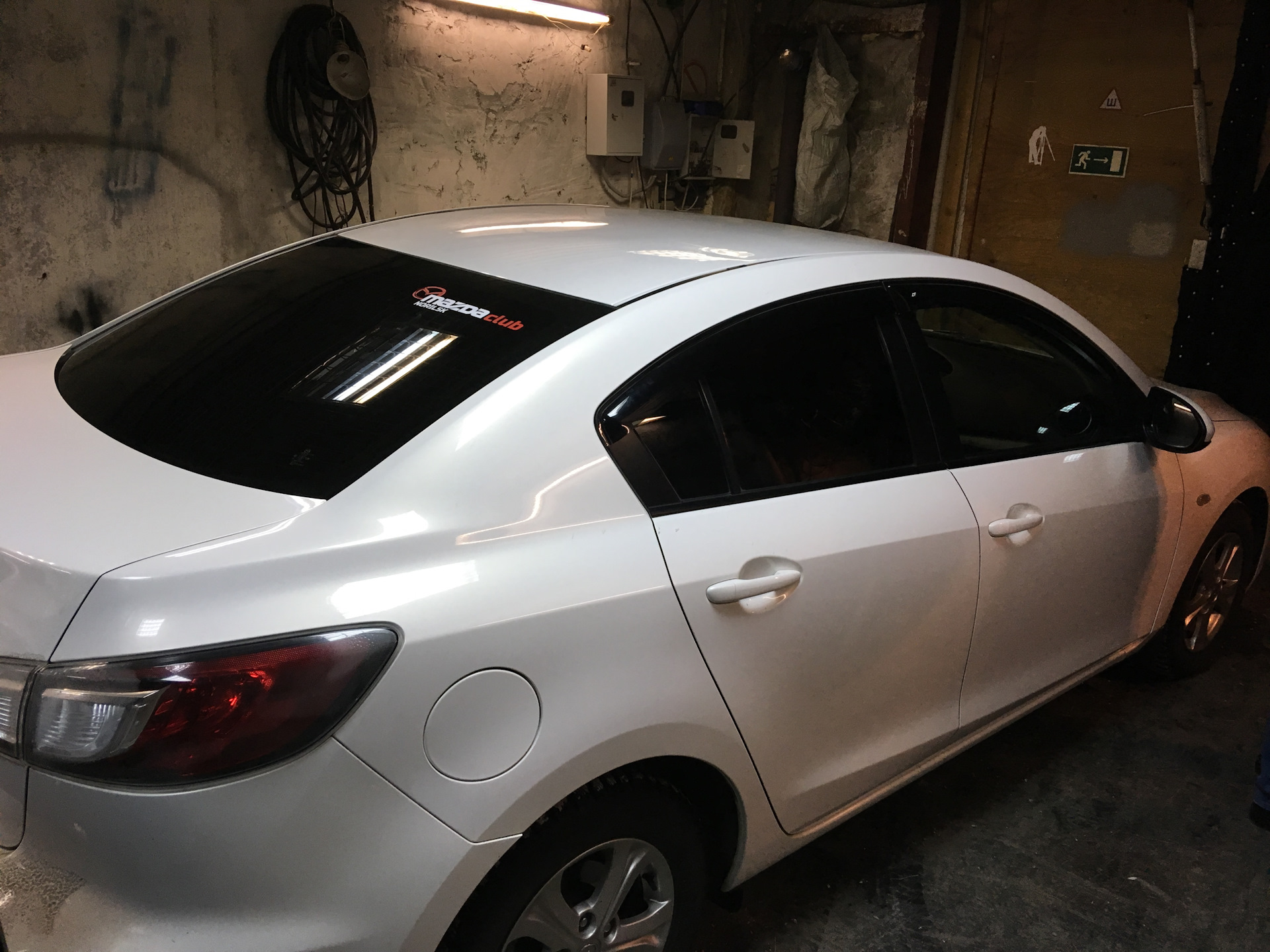 Тонировать белые машины. Тонировка фар на белой машине. Тонировка 1.3