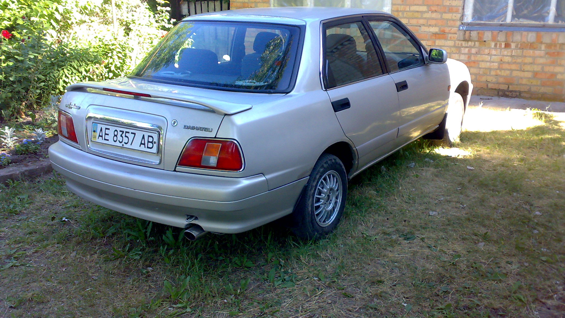 Daihatsu applause. Дайхатсу Апплаус.