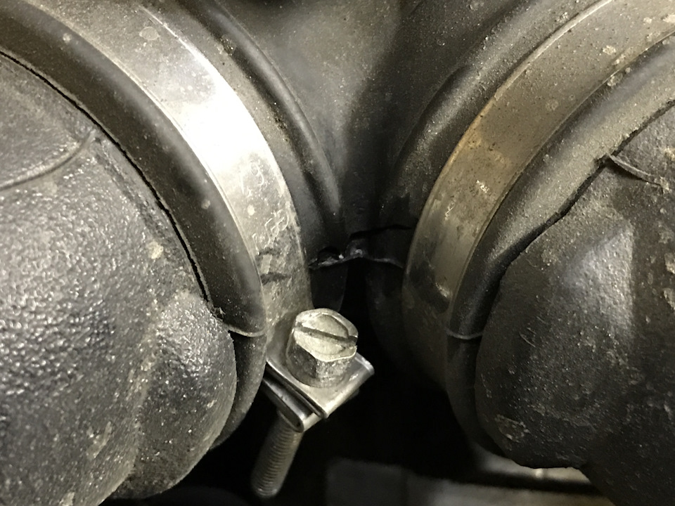 В стандартном месте😭треснули заразы — Audi Allroad (C5)