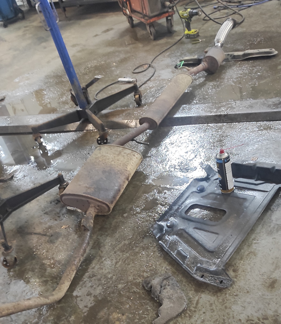 Замена гофры на глушителе — Renault Kaptur (2016), 2 л, 2018 года ...