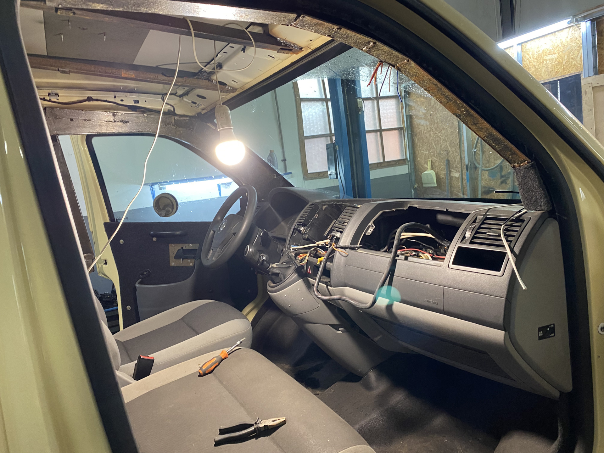 Снятие брони — Volkswagen Transporter T5, 2 л, 2014 года | своими ...