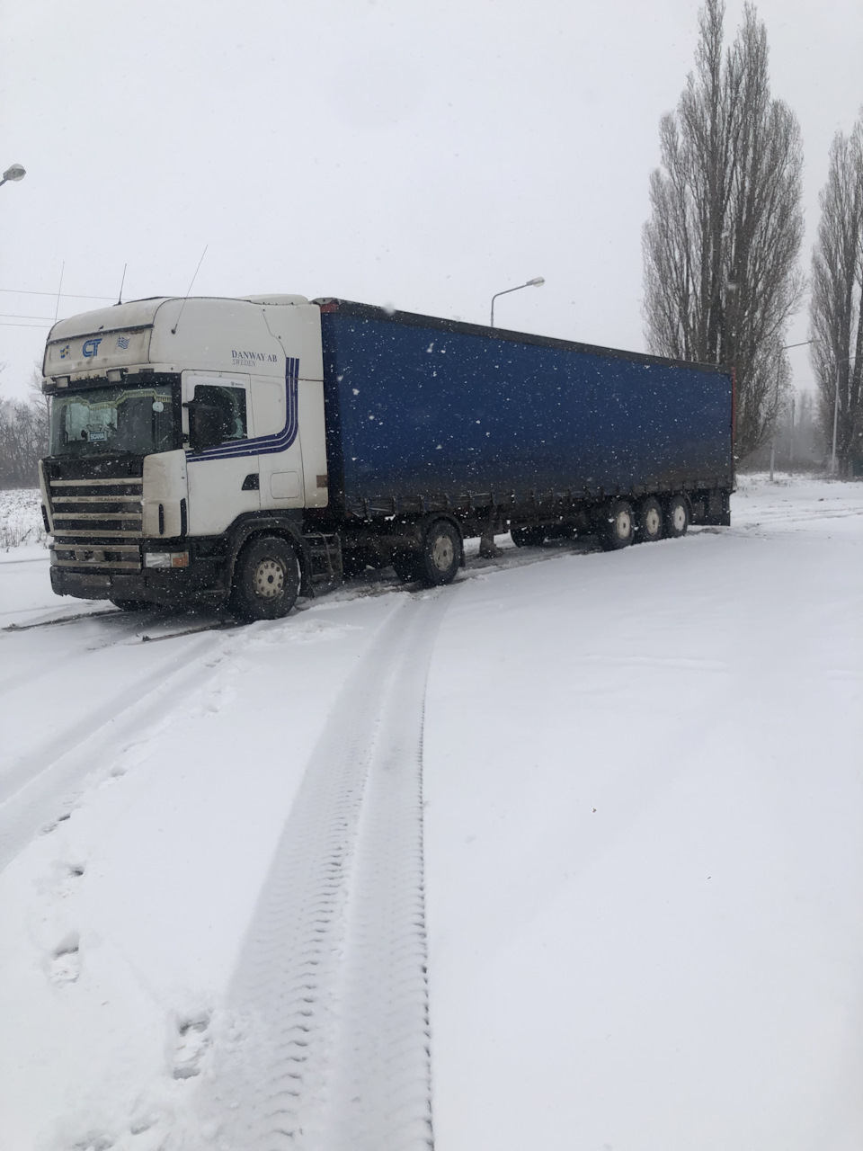 Первый снег и очередной небольшой ремонт. — Scania, 9,9 л, 2000 года | своими  руками | DRIVE2