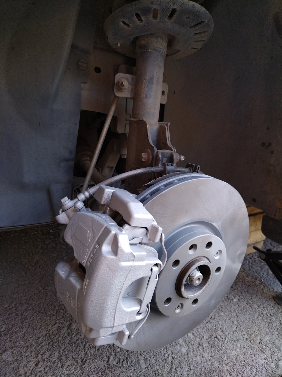 Конечный результат! На новом диске ярко выражен ХОН, что не может не радовать. Первые 50км чувствовалось, что немного ватные, но не критично. Сейчас проехал уже 250км, полёт отличный, тормоза стали чёткие. — Opel Grandland X