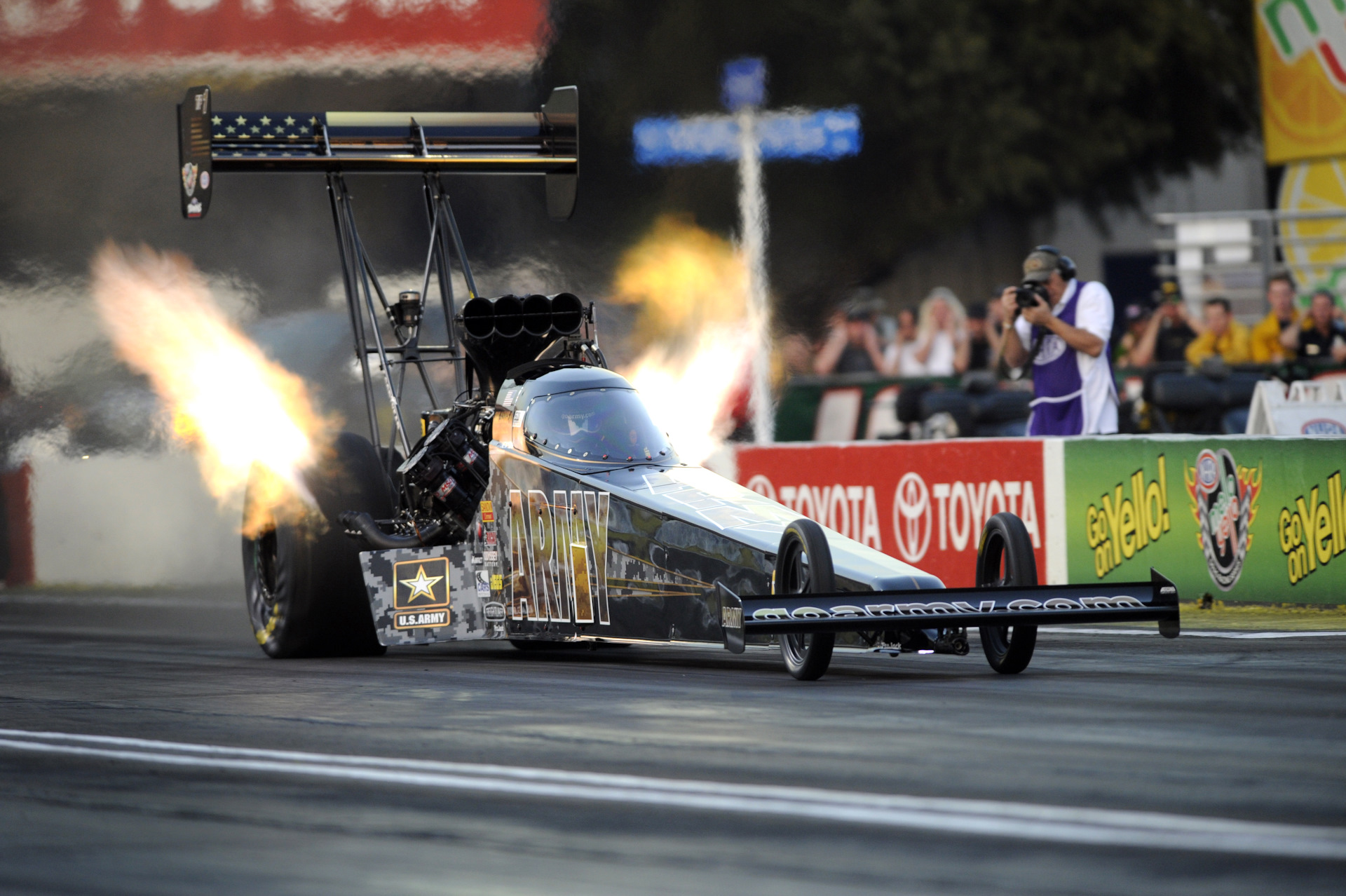 Гонки драг рейсинг 2024. NHRA Драгстер. NHRA драг-рейсинг. NHRA Championship Drag Racing. Top fuel Dragster.