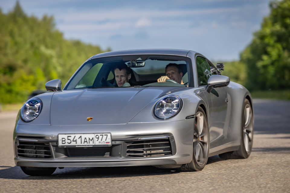 Основное — стабильность, желание ехать быстро это хорошо, но надо ехать стабильно быстро. — Porsche 911 (992)