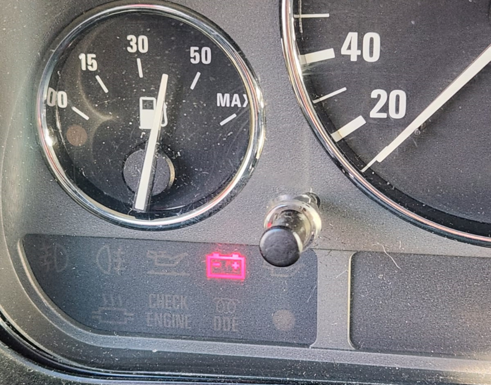 Чек аккумулятора возвращается. — BMW 5 series (E39), 2,5 л, 1996 года ...