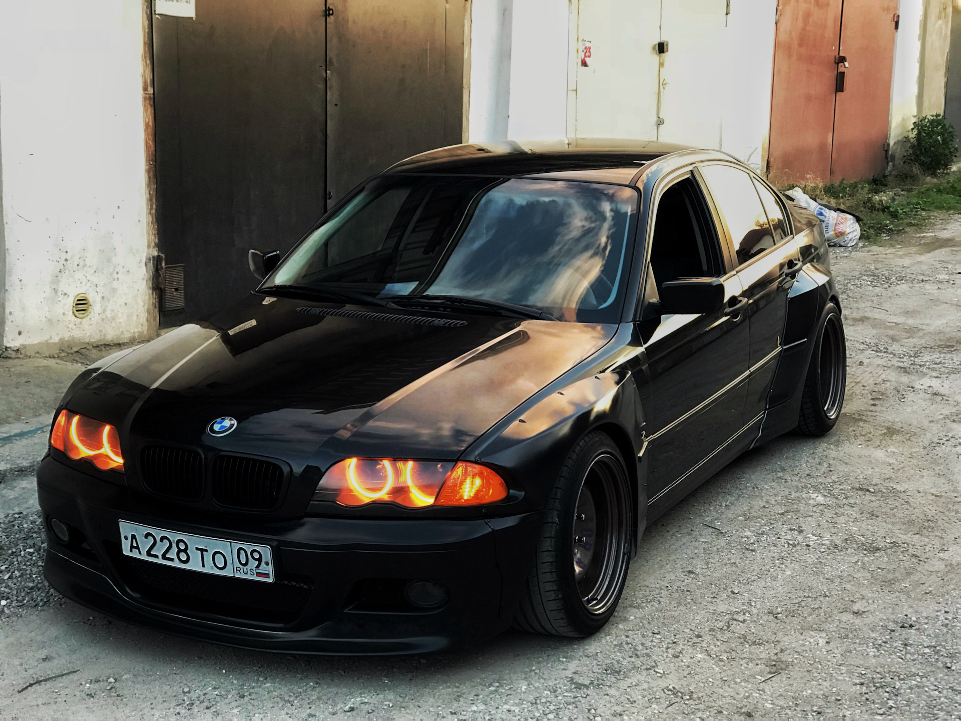 Е46 бу. БМВ 3 е46. БМВ е46 купе. BMW e46 Tuning Black. БМВ е46 черная.