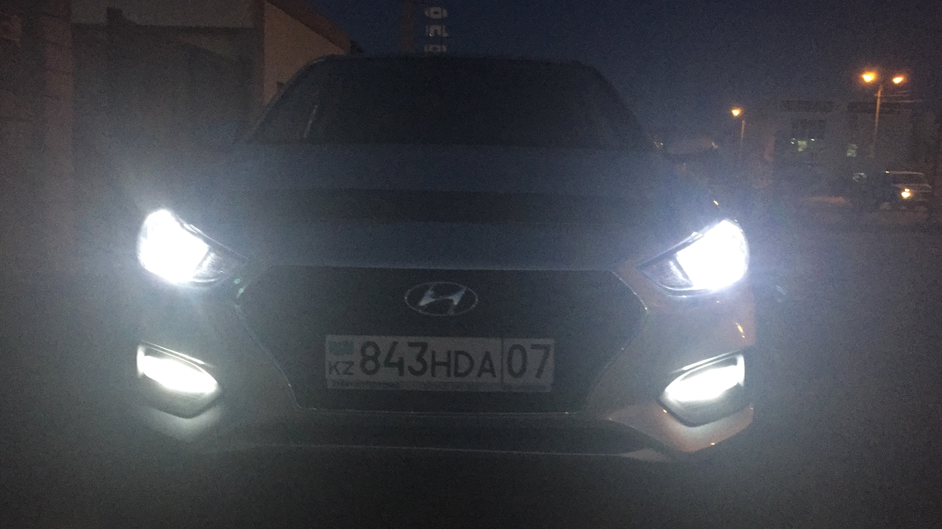 Лампочки на дхо и габариты — Hyundai Accent (5G), 1,6 л, 2018 года ...