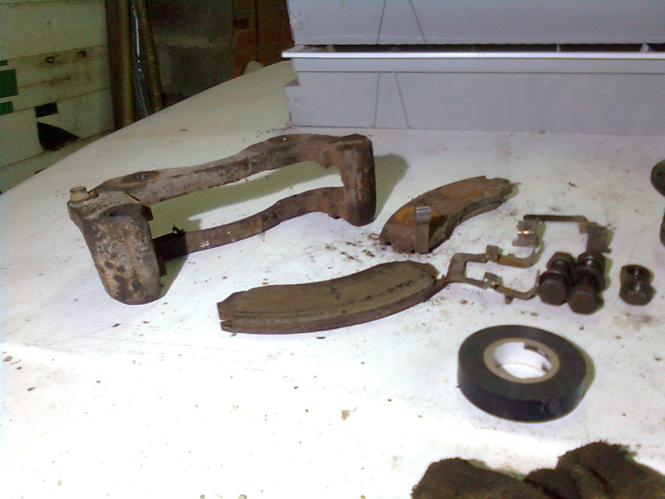Очистка от ржавчины тормозных скоб химическим путем — Mitsubishi L200 ...