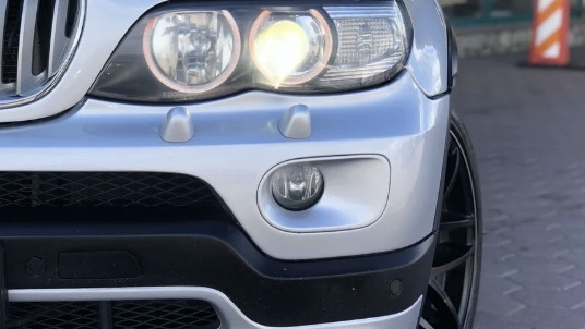 BMW X5 4.8