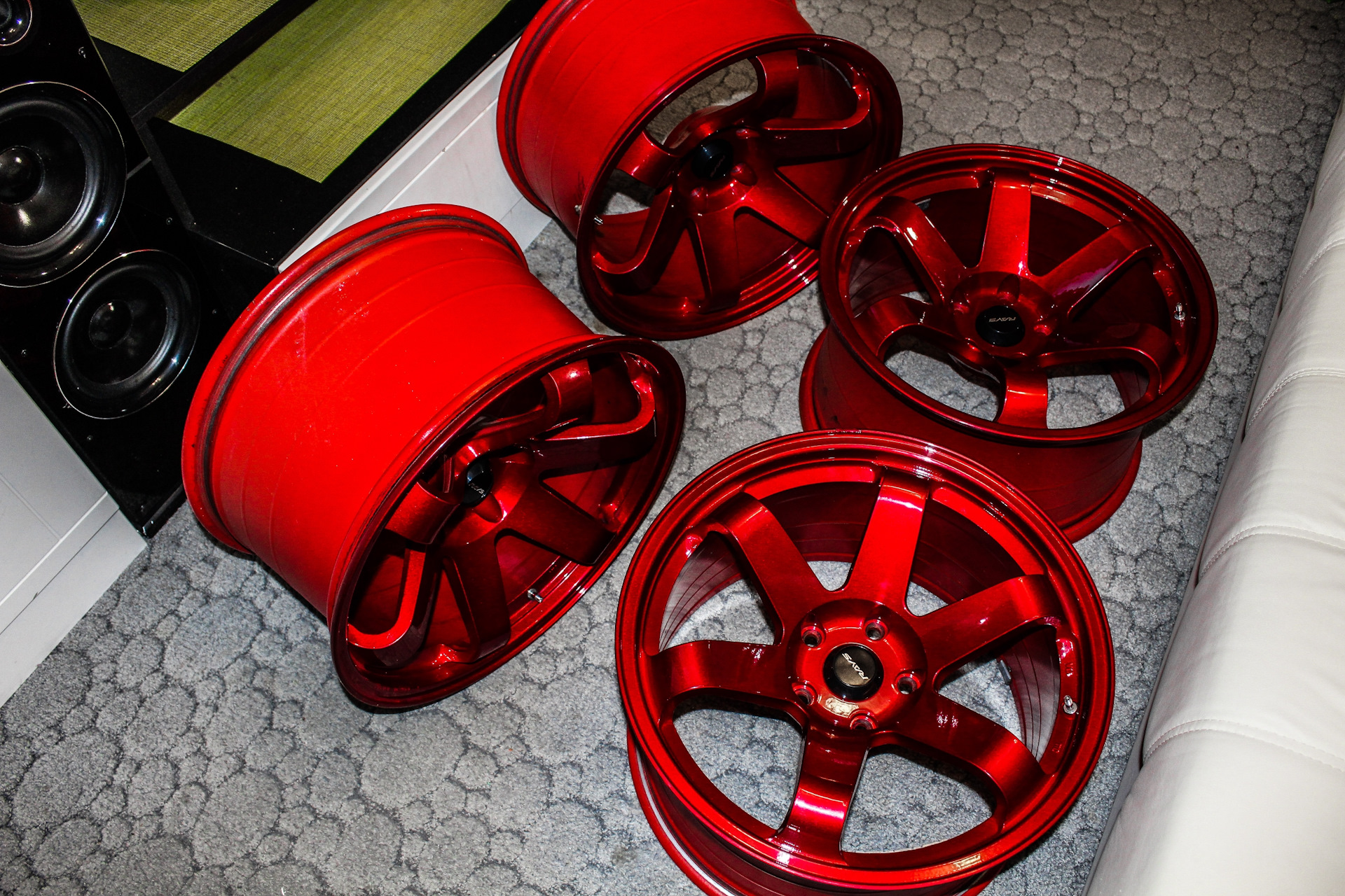 Диски минск. Rays Volk Racing te37 Red. Rays Volk Racing te37 18” красные. Volk te37 r18 БМВ. БМВ е34 Volk Racing.