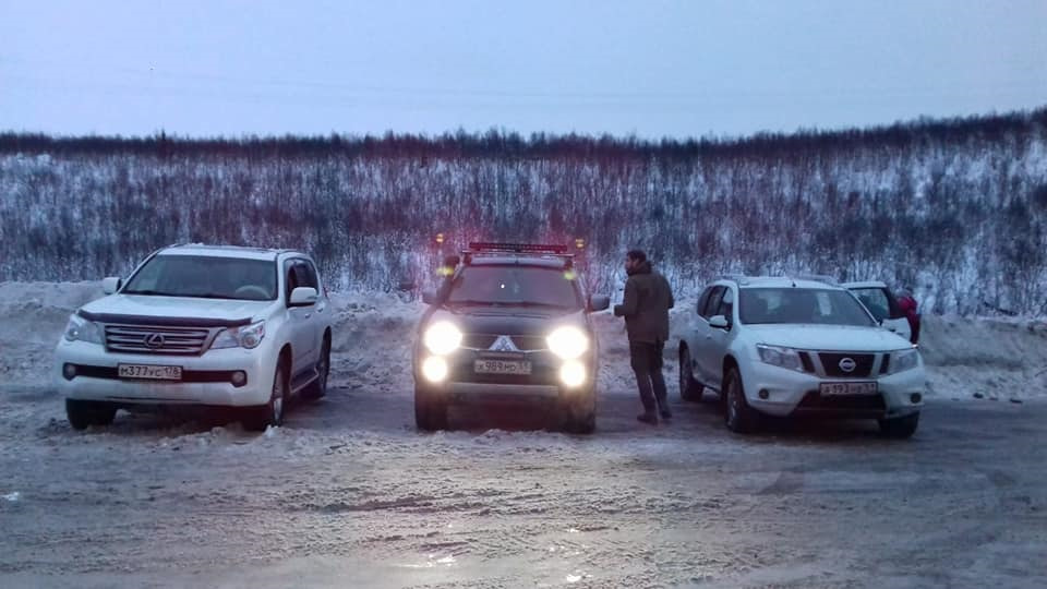 Ребята штурмуют танковый полигон. Lexus, Land Rover, Nissan, Mitsubishi ...