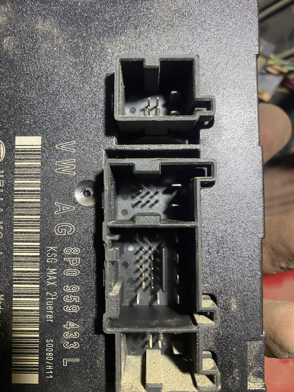 Фото в бортжурнале Audi A3 Sportback (8PA). Запчасти на фото: 8P0959433L, S0080