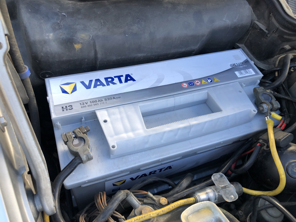Аккумулятор Varta 12V 100Ah 830A. — Mercedes-Benz E-class (W124), 3,2 л,  1995 года, электроника