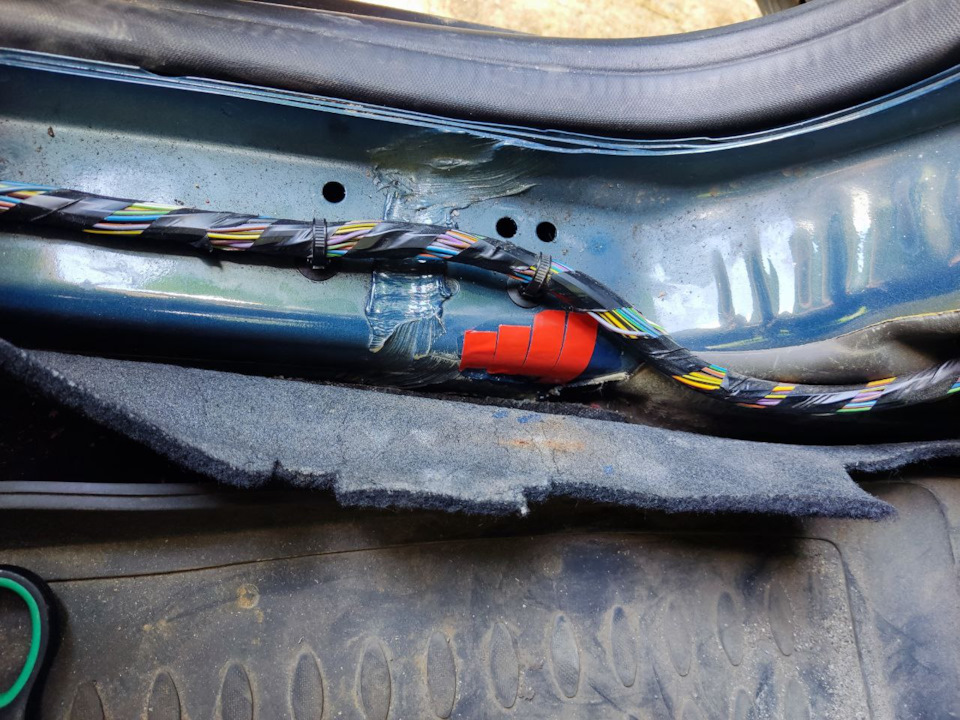 Создаём защитный слой из того, что есть в габажнике. Опа, скотч 3м — Ford Fiesta (Mk VI)