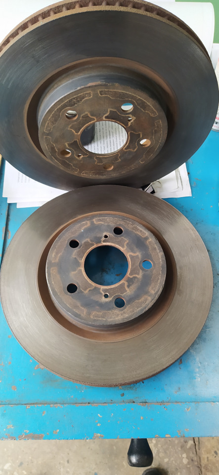 Тормозные диски Toyota Camry, RAV 4 на Toyota Camry (XV70), Toyota RAV4 ...