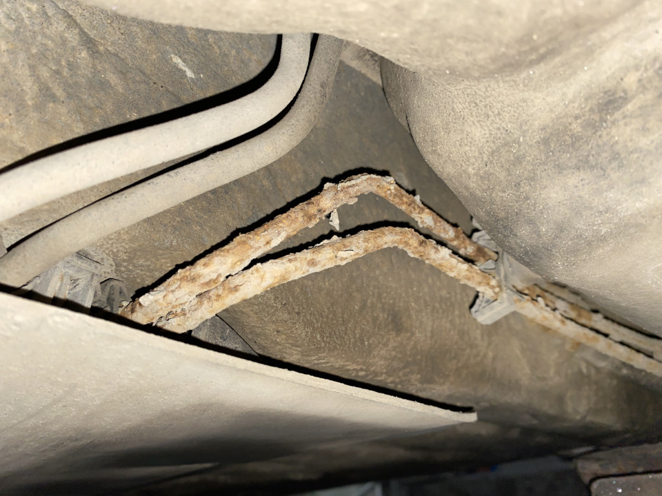 Замена тормозных магистралей — Renault Megane II, 1,6 л, 2005 года ...