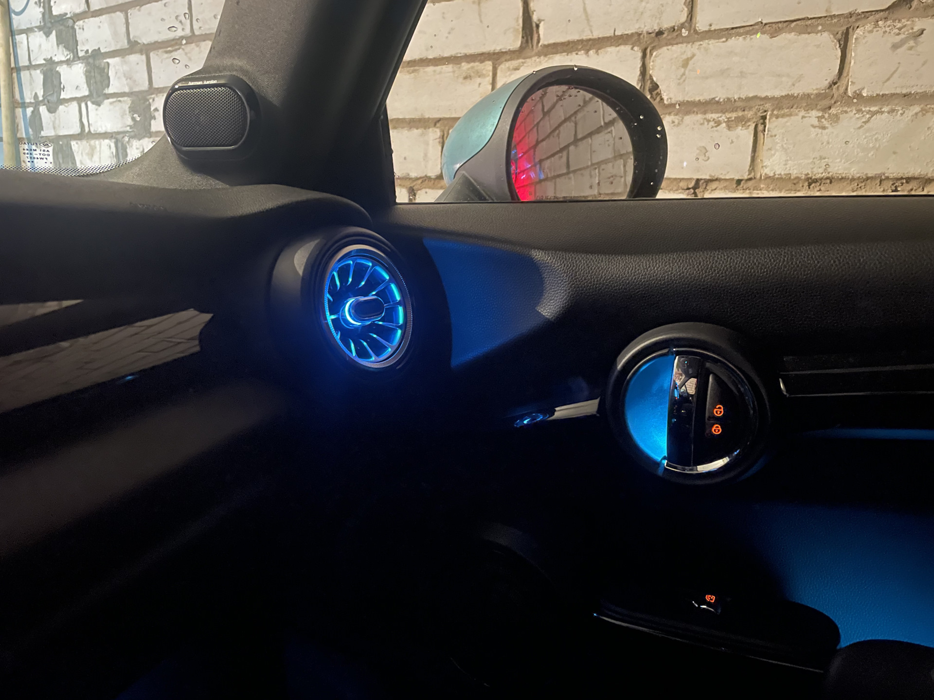 Воздуховоды с подсветкой — MINI Cabrio (3G), 1,5 л, 2020 года | тюнинг ...