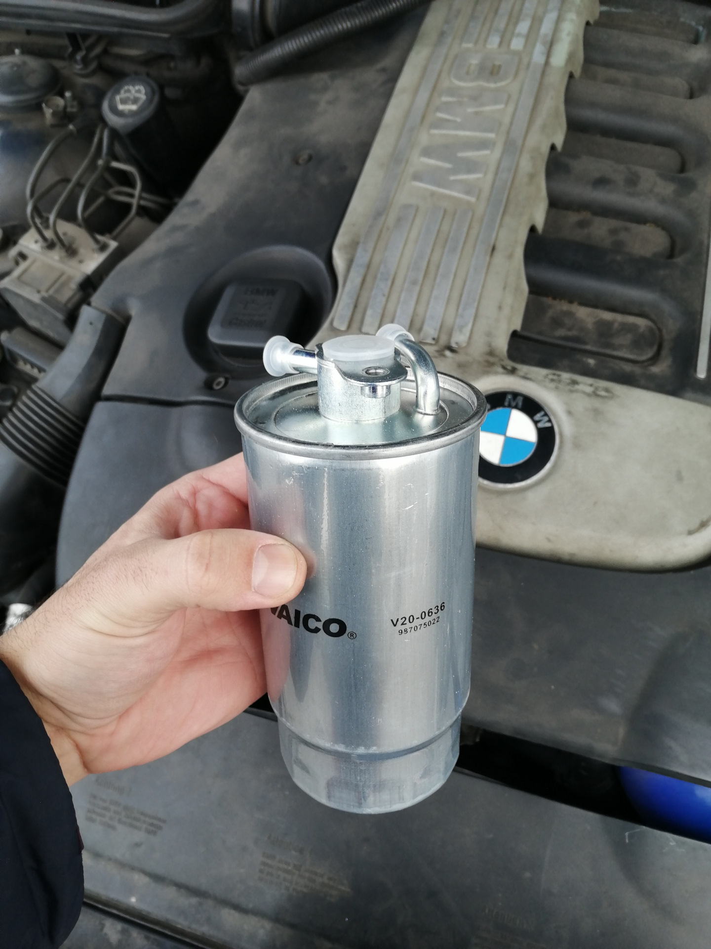 Топливный фильтр е60. BMW e39 3.0 фильтр топливный. Фильтр топливный BMW f10 дизель. BMW e39 2.5 дизель топливный фильтр. Топливный фильтр БМВ е60 дизель.